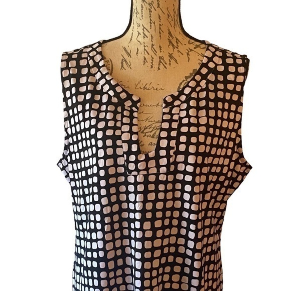 Strazzi black and white check sleeveless blouse size XL